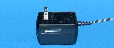 Wall-wart transformer showing plug